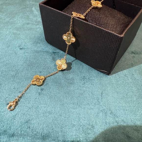 18K Gold floral bracelet Stainless Steel Clover Flower Luxury Look - Picture 12 of 12